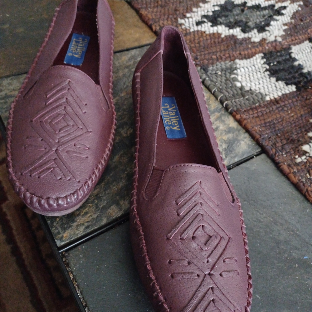 Valley Lane Women's Moccasins in Burgundy
